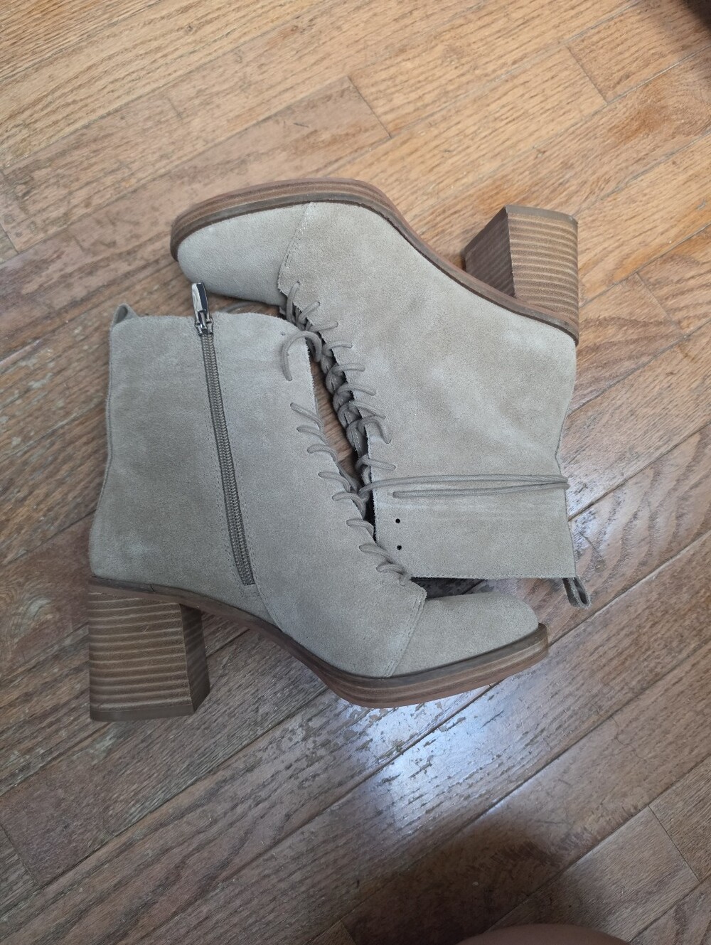 Vince Camuto Kymra Suede Lace-Up Booties Taupe – Women's Size 8